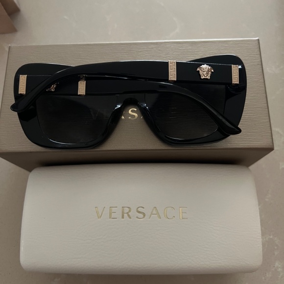 Versace cat eye sunglasses - Picture 2 of 4